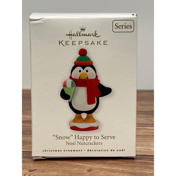 2010 HALLMARK KEEPSAKE ORNAMENT QX8326 "SNOW" HAPPY TO SERVE PENGUIN NUTCRACKER - Picture 2 of 9